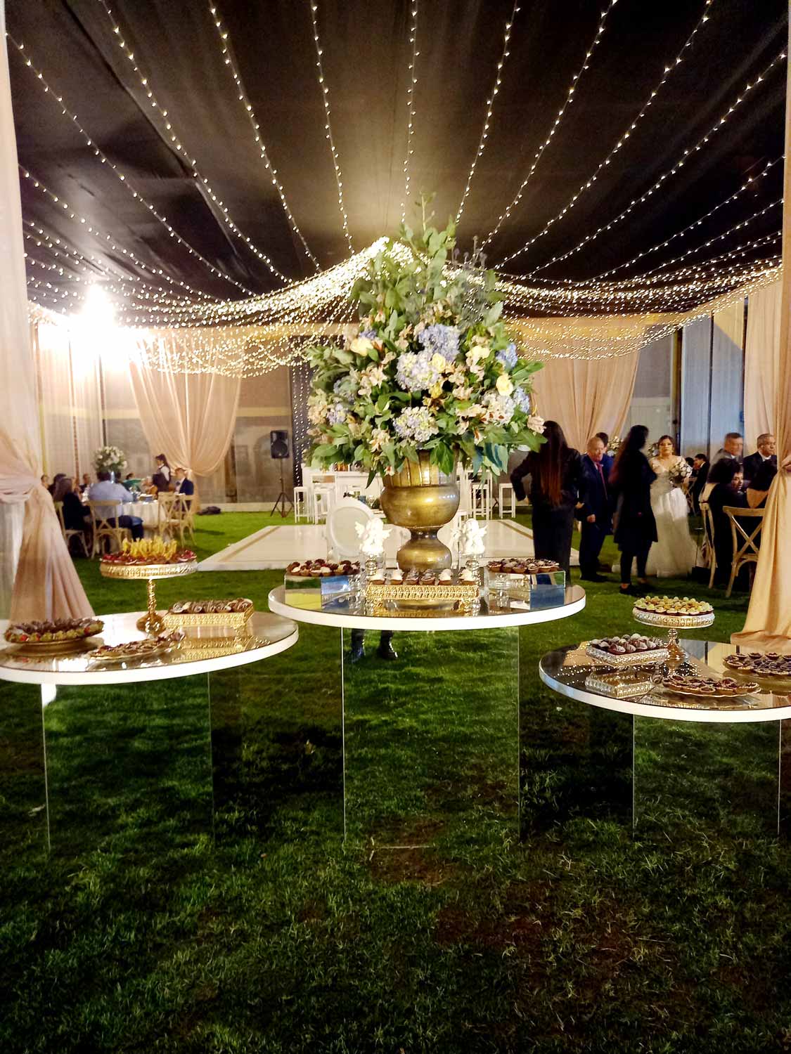 Ambiente de recepción de Mamá Hilda Hacienda
